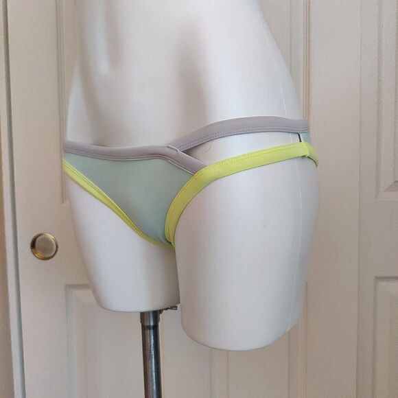 Victoria's Secret The Cheeky bikini bottom sz S - Picture 2 of 7